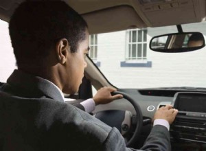 寒い天候で車を始動するための完全なガイド 