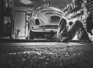 ガレージエッセンシャル：これらの6つの必須ツールを所有することの重要性 