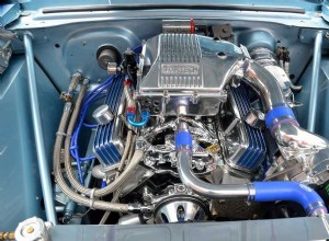 加速時に車がハミング音を立てる理由 