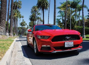 ニュートラルで車を始動するときにクラッチペダルを踏む必要がありますか？ 