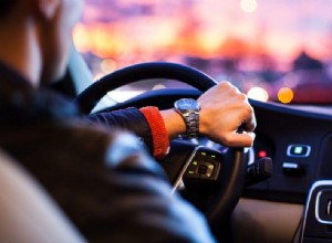 マニュアルトランスミッション車のニュートラルギアからクラッチプレスに伝えますか？ 