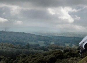 車が坂道で滑って戻るのを防ぐにはどうすればよいですか？ 