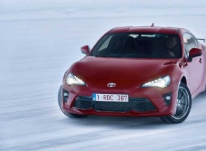 あなたの車が制御不能に回転している場合はどうすればよいですか？ 