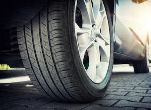 あなたが一年中冬用タイヤをつけたままにしたらどうしますか？ 