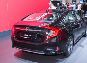 ホンダシビックは雪の中で良いですか？冬の運転におすすめ？ 