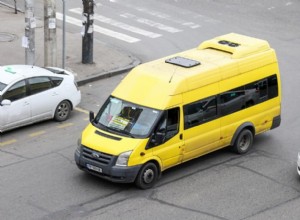 フォードトランジットの乗用バンの窓は開いていますか？ 