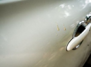 塗料を傷つけずに車から樹液を取り除く方法は？ 