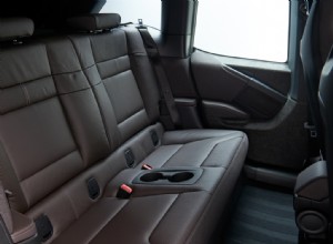 コンシューマーレポートが安全基準を引き上げ、一部の新車が故障している