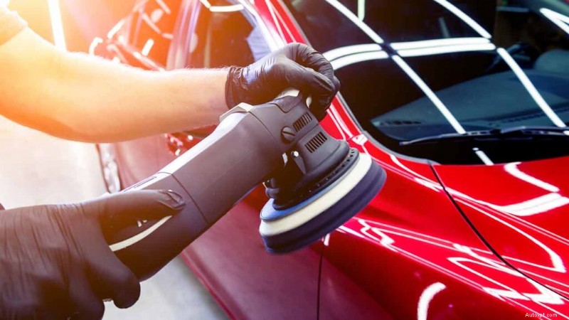 長期的な保護のために車にワックスをかける時期と頻度 