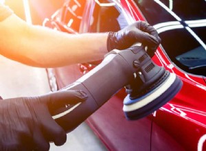 長期的な保護のために車にワックスをかける時期と頻度 