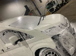 4 つの簡単なステップで車から樹液を効果的に取り除く方法 