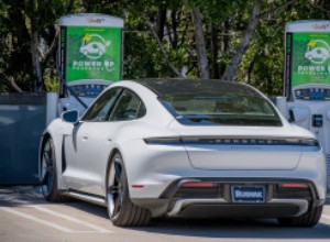 カリフォルニア州は公共EV充電器の数が50%近く増加し、ガソリンスタンドを上回っている 