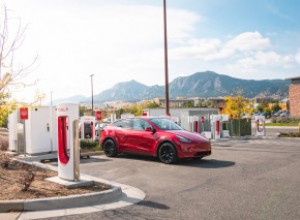 消費者レポートによると、Tesla と Rivian の充電ネットワークは競合他社よりも問題が大幅に少ないことが判明 