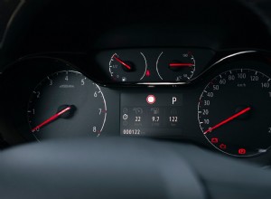 車のダッシュボード警告灯の解読：その意味と対処方法 