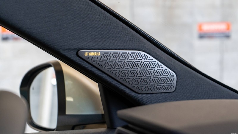 2026 三菱アウトランダー レビュー:都会の家族向けの豪華で実用的な 3 列シート SUV 