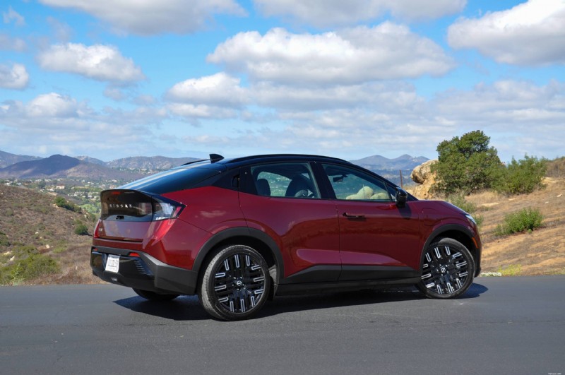 2026 年日産リーフ vs フィアット 500e:専門家による EV の比較とレビュー 