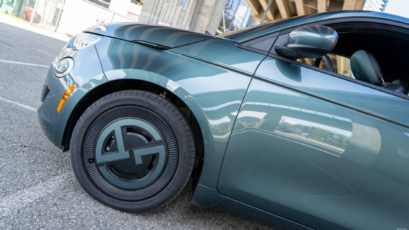2026 年日産リーフ vs フィアット 500e:専門家による EV の比較とレビュー 