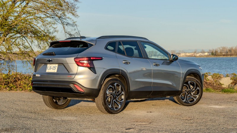 2026 Chevrolet Trax vs Nissan Kicks:2 台のコンパクト SUV の公平で詳細な比較 