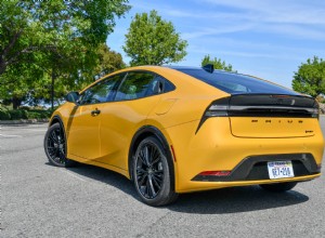 トヨタ、2026年型プリウスを発表：斬新なデザイン、カラーオプション、比類のない燃費 