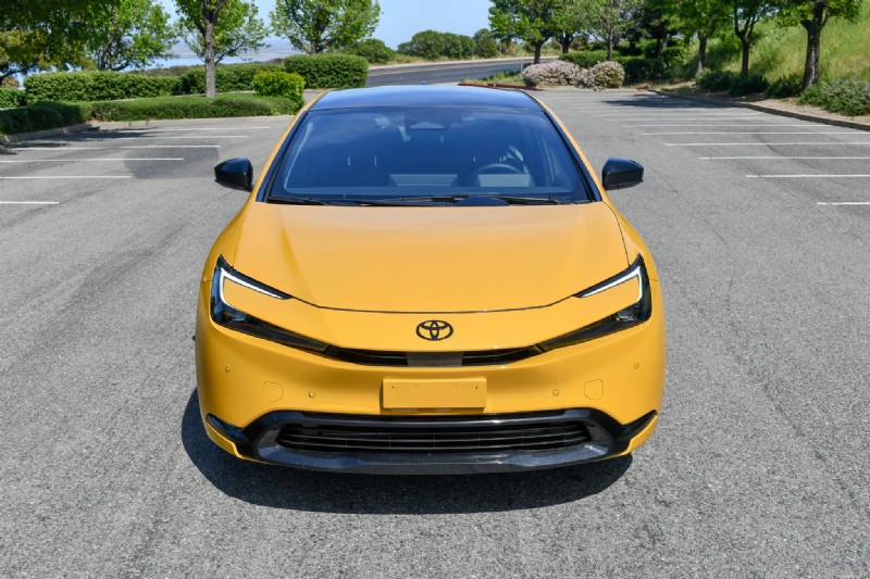 トヨタ、2026年型プリウスを発表：斬新なデザイン、カラーオプション、比類のない燃費 