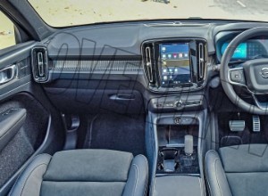 2022 Volvo XC40 Recharge 標準インテリア – プレミアムなデザインと機能 