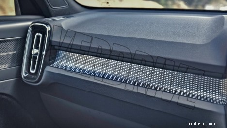 2022 Volvo XC40 Recharge 標準インテリア – プレミアムなデザインと機能 