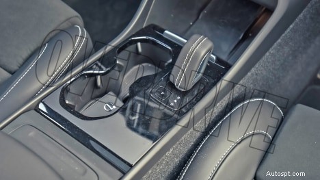 2022 Volvo XC40 Recharge 標準インテリア – プレミアムなデザインと機能 