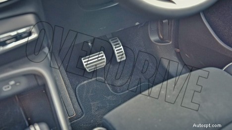 2022 Volvo XC40 Recharge 標準インテリア – プレミアムなデザインと機能 
