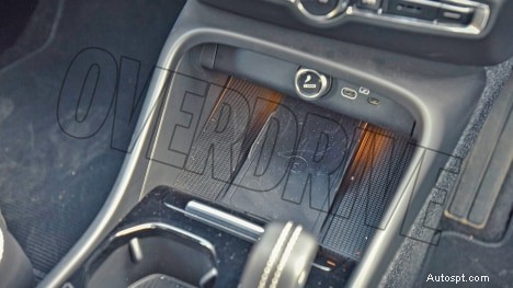 2022 Volvo XC40 Recharge 標準インテリア – プレミアムなデザインと機能 