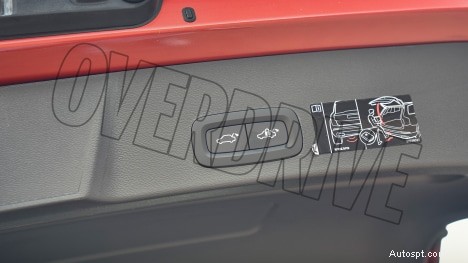 2022 Volvo XC40 Recharge 標準インテリア – プレミアムなデザインと機能 