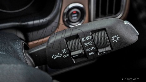 マヒンドラ スコーピオ N 2022 Z8L ガソリン MT:6 スピード、6 シーター インテリア – フルスペックとハイライト 