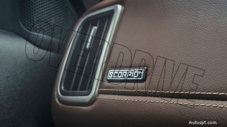 マヒンドラ スコーピオ N 2022 Z8L ガソリン MT:6 スピード、6 シーター インテリア – フルスペックとハイライト 