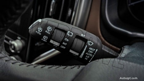 マヒンドラ スコーピオ N 2022 Z8L ガソリン MT:6 スピード、6 シーター インテリア – フルスペックとハイライト 