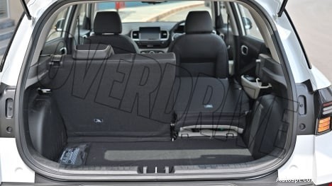 Hyundai Venue 2022 1.2 Kappa MT SX – デュアルトーンインテリアレビュー 
