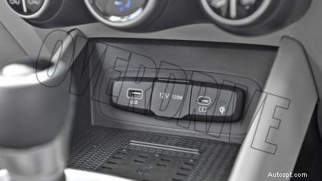Hyundai Venue 2022 1.2 Kappa MT SX – デュアルトーンインテリアレビュー 