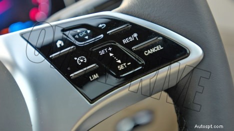 2022 Mercedes‑Benz C‑Class C200 インテリア – 豪華さ、快適さ、最先端のデザイン 