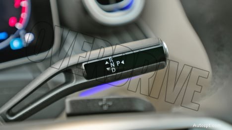 2022 Mercedes‑Benz C‑Class C200 インテリア – 豪華さ、快適さ、最先端のデザイン 