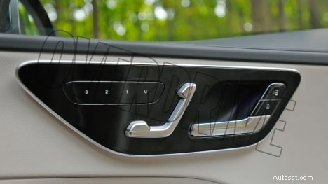 2022 Mercedes‑Benz C‑Class C200 インテリア – 豪華さ、快適さ、最先端のデザイン 