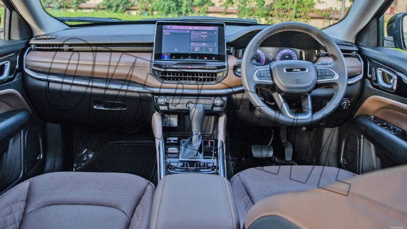 2022 Jeep Meridian Limited の内部:豪華な機能と快適性 