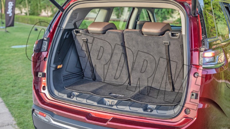 2022 Jeep Meridian Limited の内部:豪華な機能と快適性 