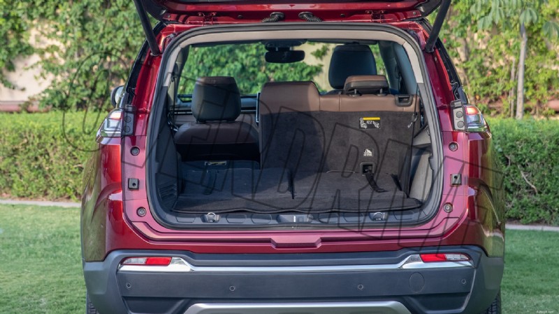 2022 Jeep Meridian Limited の内部:豪華な機能と快適性 