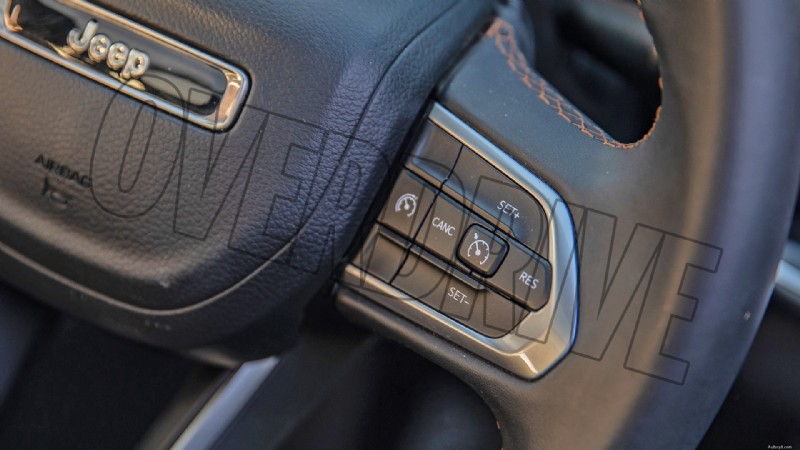 2022 Jeep Meridian Limited の内部:豪華な機能と快適性 