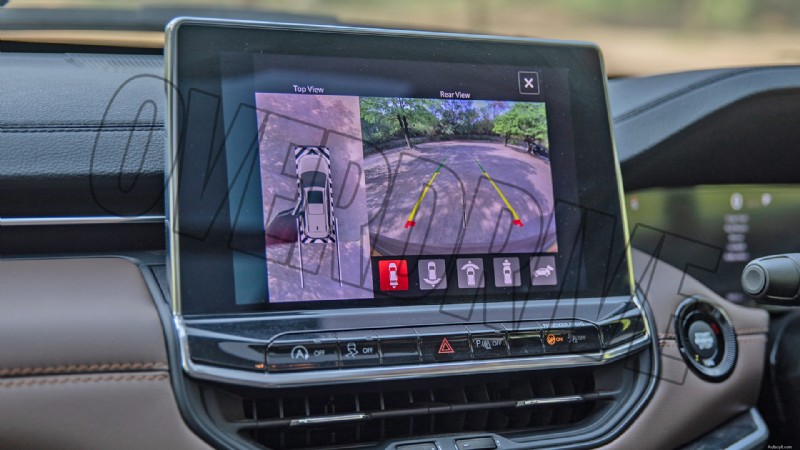 2022 Jeep Meridian Limited の内部:豪華な機能と快適性 