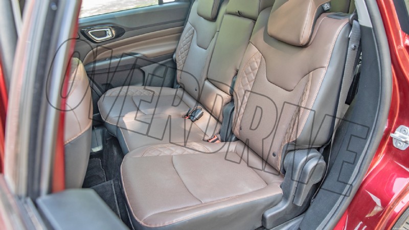 2022 Jeep Meridian Limited の内部:豪華な機能と快適性 