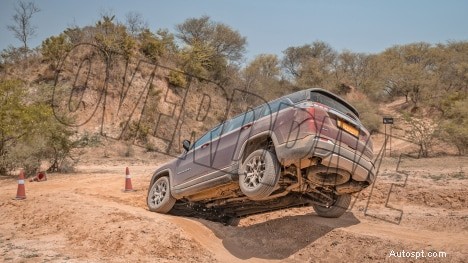 Jeep Meridian 2022 Limited のエクステリアをご覧ください – プレミアムなデザインと堅牢なパフォーマンス 