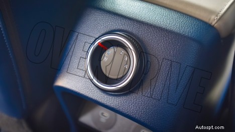 2022 Kia Carens Luxury Plus – 7 人乗り、1.5L エンジン、6 速オートマチックインテリア 