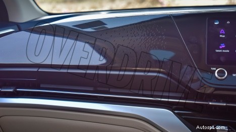 2022 Kia Carens Luxury Plus – 7 人乗り、1.5L エンジン、6 速オートマチックインテリア 