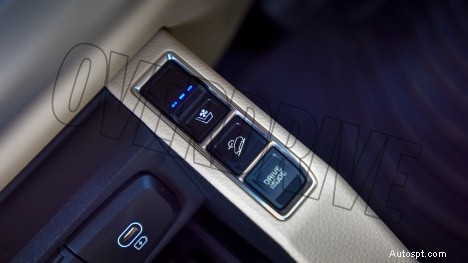 2022 Kia Carens Luxury Plus – 7 人乗り、1.5L エンジン、6 速オートマチックインテリア 