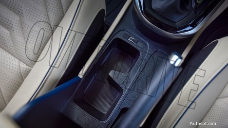 2022 Kia Carens Luxury Plus – 7 人乗り、1.5L エンジン、6 速オートマチックインテリア 