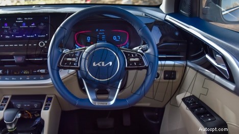 2022 Kia Carens Luxury Plus – 7 人乗り、1.5L エンジン、6 速オートマチックインテリア 